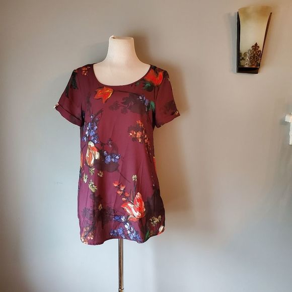 Express Tops - Express Maroon Floral Short Sleeve Half Zip Back Top Sz Medium